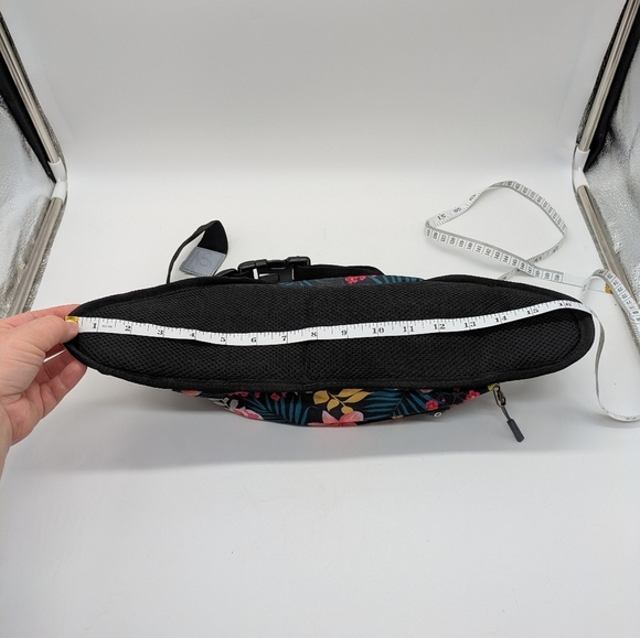 ✨3/$15 Waterfly Colorful Floral Utility Lifestyle Belt Bag Fanny Pack - Picture 7 of 7